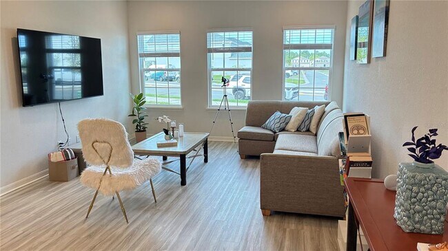 Foto del edificio - 317 Silverbell Trl