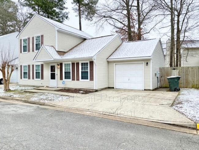 Building Photo - 200 S Hunt Club Run