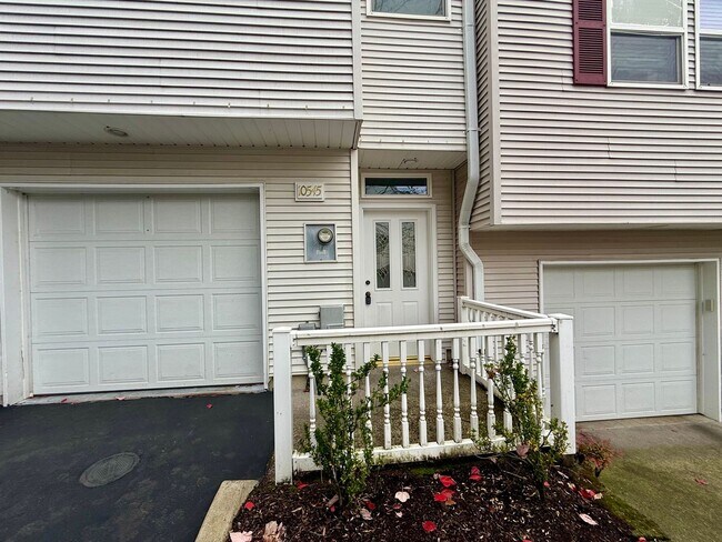 Foto del edificio - 3 BED 3.5 BATH TOWNHOUSE IN SOUTH BEAVERTON!!