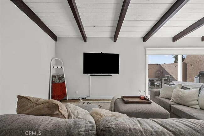 Foto del edificio - 7924 Woodman Ave