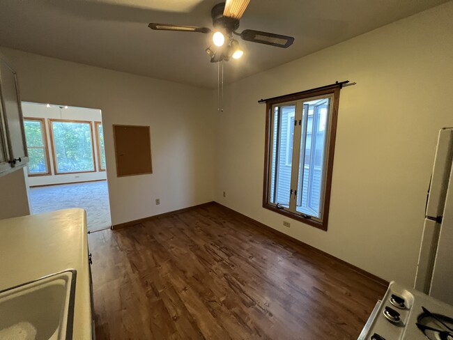 Kitchen - 3027 W Mount Vernon Ave