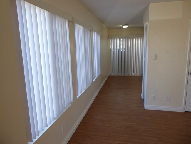 Sala de estar en la cocina - 214 Melrose Dr