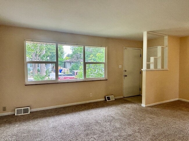 Building Photo - Spacious 4-Bedroom, 2-Bathroom Home with R...