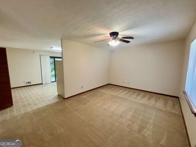Foto del edificio - 358 Bradley Woods Ct NW