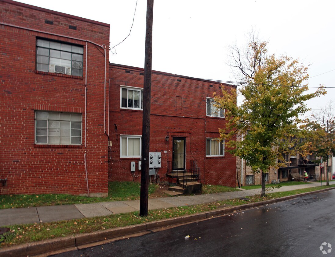 Foto principal - 4219 Brooks St NE