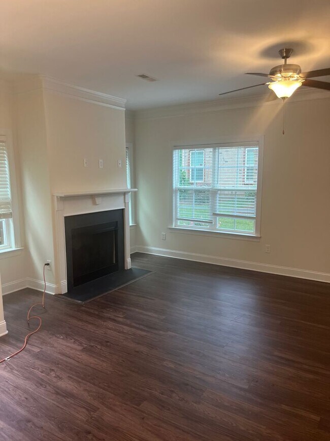 Foto del edificio - Brick Townhome in Walkertown NC