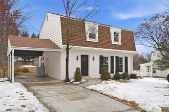 Building Photo - 2207 Victor Ct