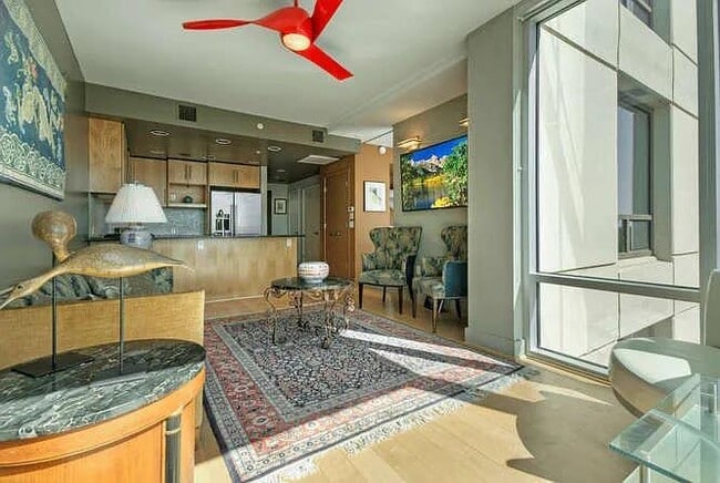 Building Photo - 300 Bowie St