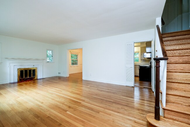 Foto del edificio - 316 Forest Dr