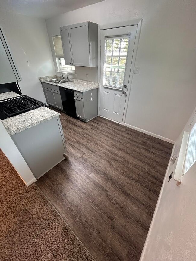 Foto del edificio - 718 Sunny Ln