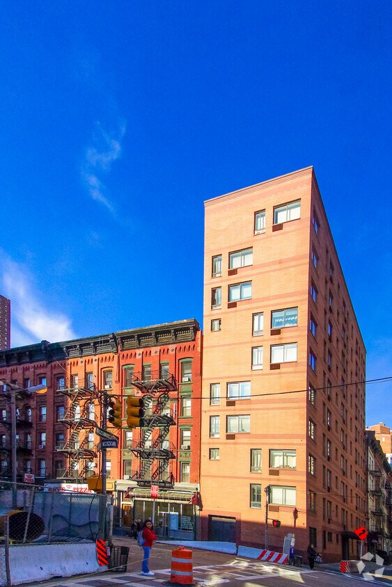 Building Photo - 1831 2nd Ave