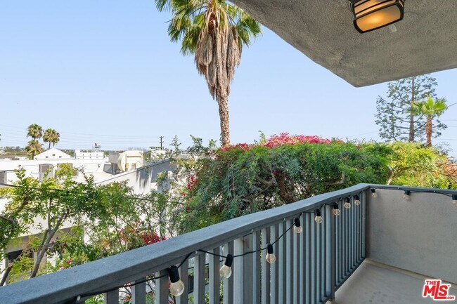Foto del edificio - 1134 Alta Loma Rd