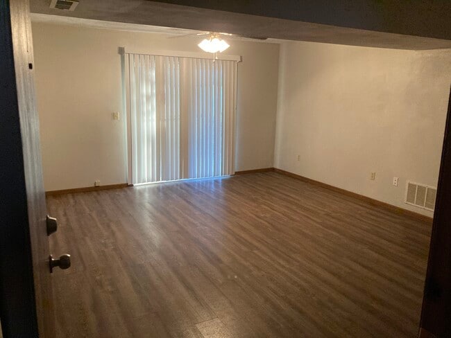 Building Photo - 130 Lauren Circle Apt B