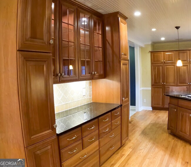 Building Photo - 998 Ferncliff Rd NE