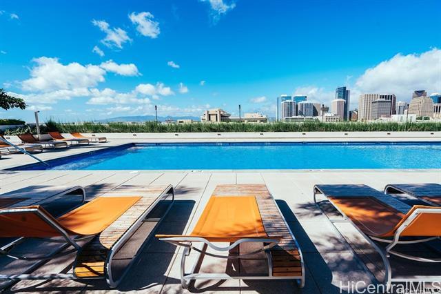 Building Photo - 555 South St