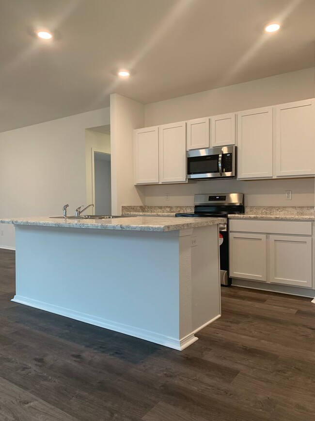 Building Photo - NEW 3 Bedroom home in Valley View School D...