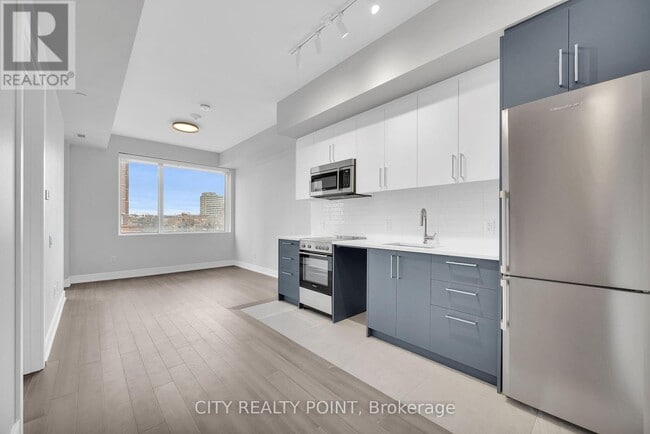 Photo du bâtiment - 664-664 Spadina Ave.