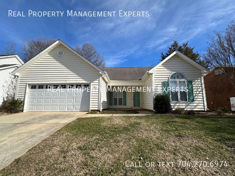 Primary Photo - Charming 3BR/2BA Ranch in Charlotte!