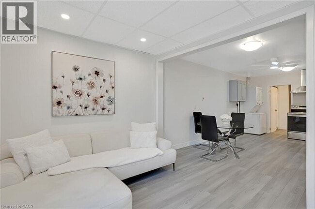 Photo du bâtiment - 7 Frederick St S