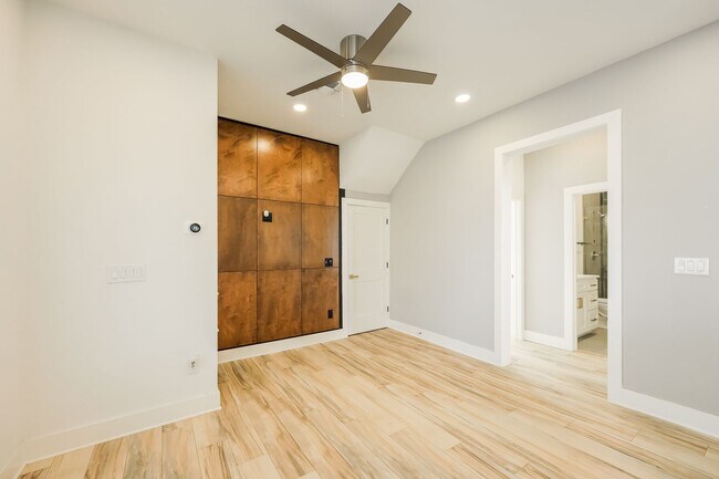 Building Photo - 120 E Magnolia Ave