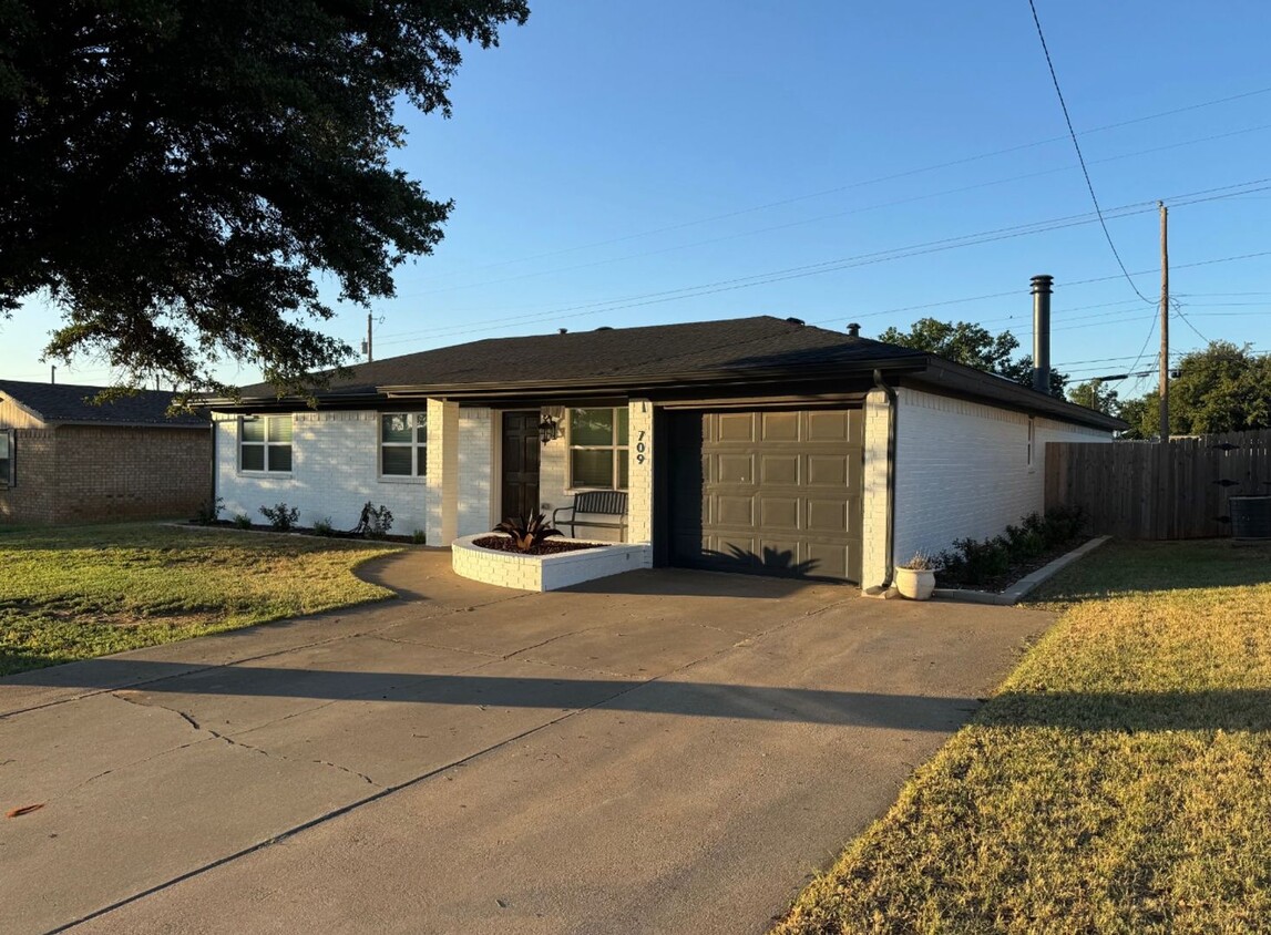 Primary Photo - Updated 4-Bedroom Home with Spacious Backy...