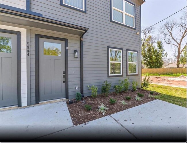 Building Photo - 5544 Shreveport Blvd