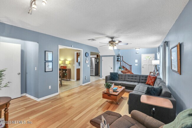 Foto del edificio - 1645 Westwind Dr