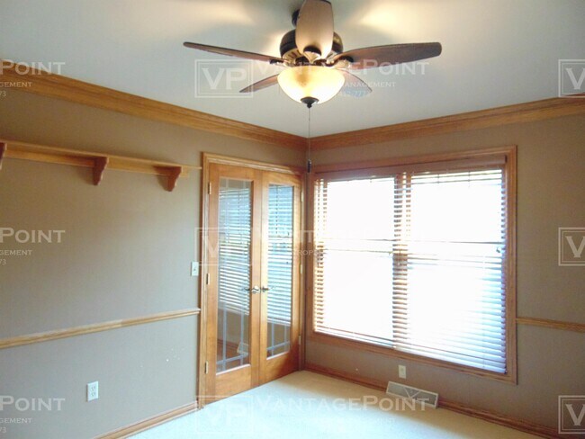 Foto del edificio - 2244 Warm Springs Ct