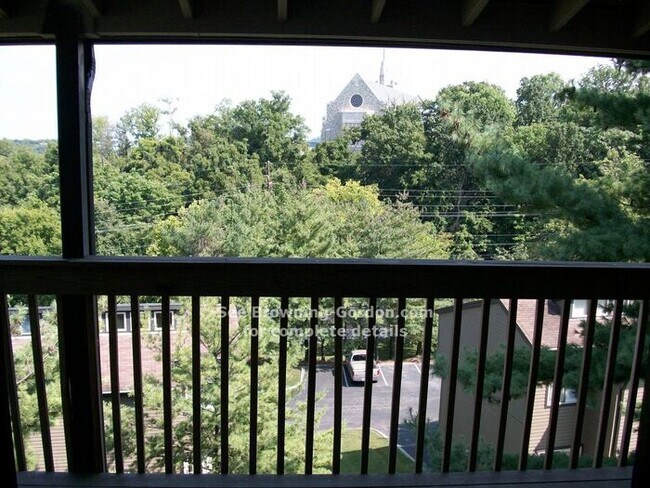 Building Photo - Four Seasons Condo - Available IMMEDIATELY!!