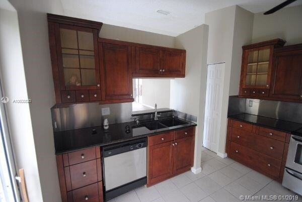Building Photo - 10985 SW 11th Pl