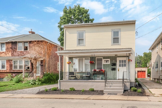 Building Photo - 19 E Montgomery Ave