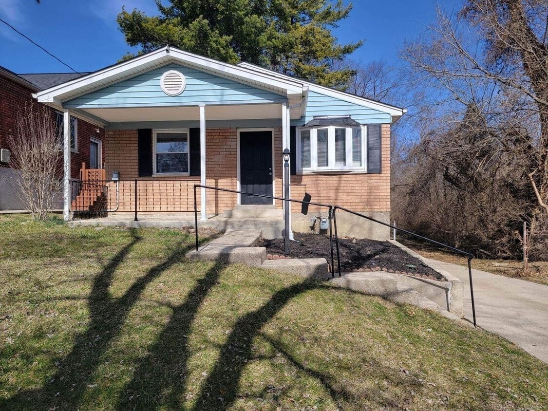 BRIDGETOWN- Warm and Cozy 3 bedroom with attached garage - BRIDGETOWN- Warm and Cozy 3 bedroom with attached garage