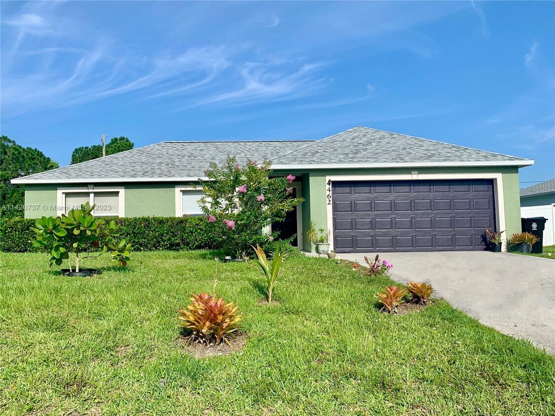 Foto principal - 4462 SW Daemon St