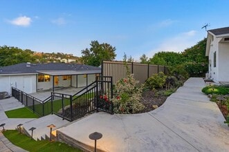 Building Photo - 3372 Par Dr