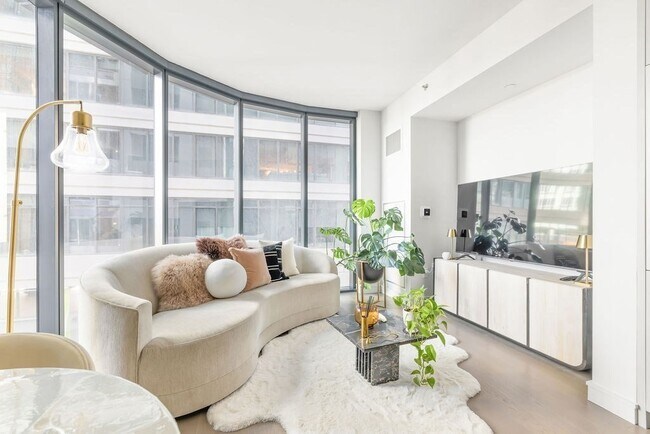 Building Photo - 55 Lagrange St