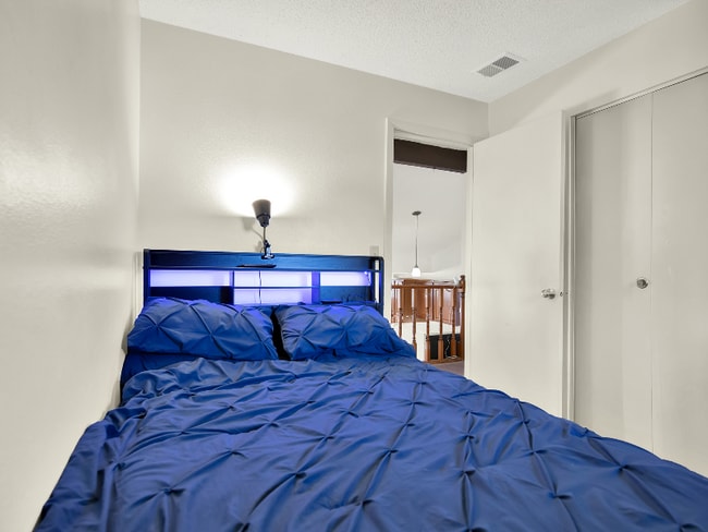 Foto del edificio - 13005 Lowell Ct