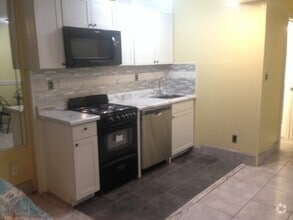 Building Photo - 8817 S Thomas Dr