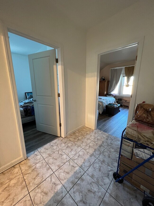 Foto del edificio - 221 Danforth Ave