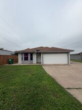 Building Photo - 4304 W Rogers Rd