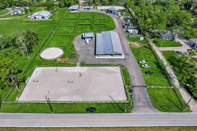 Foto del edificio - 14845 Collecting Canal Rd