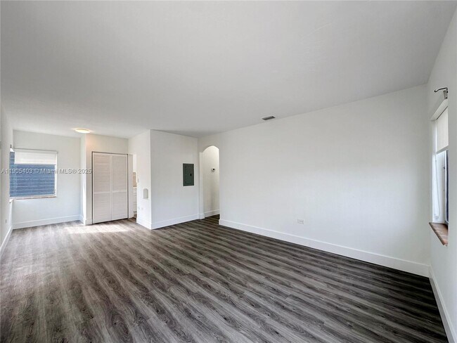 Foto del edificio - 1920 Biarritz Dr