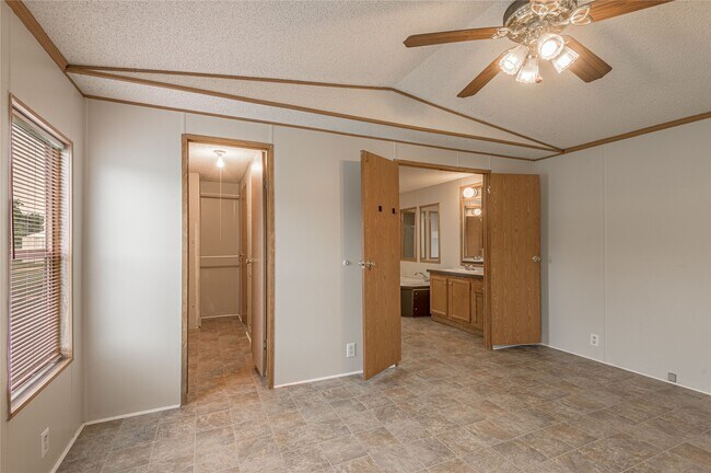 Building Photo - 1345 FM 405