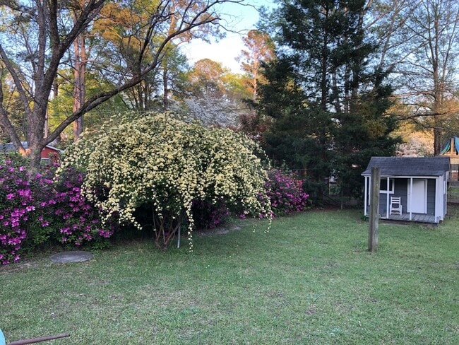 Building Photo - Well-maintained, Ranch home minutes from F...