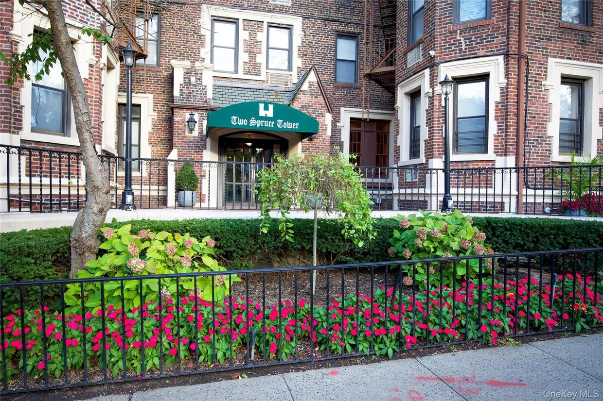 Primary Photo - 2 Spruce St