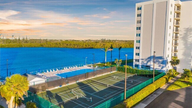 Foto del edificio - 9397 Midnight Pass Rd