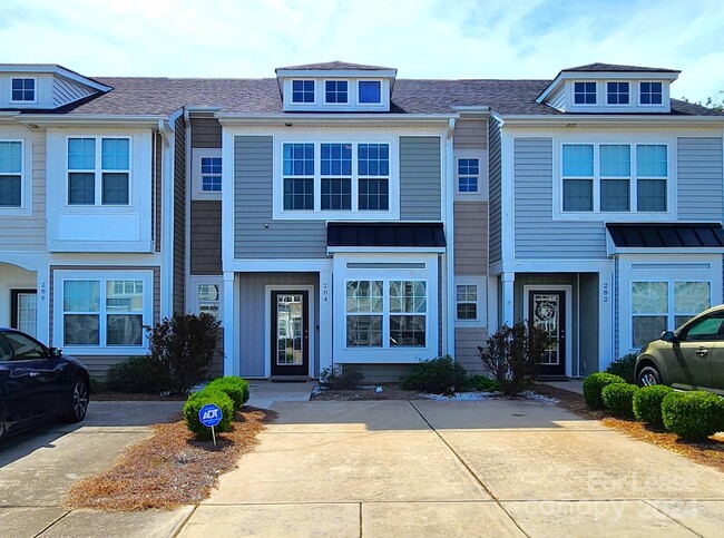 Building Photo - 284 Halton Crossing Dr SW