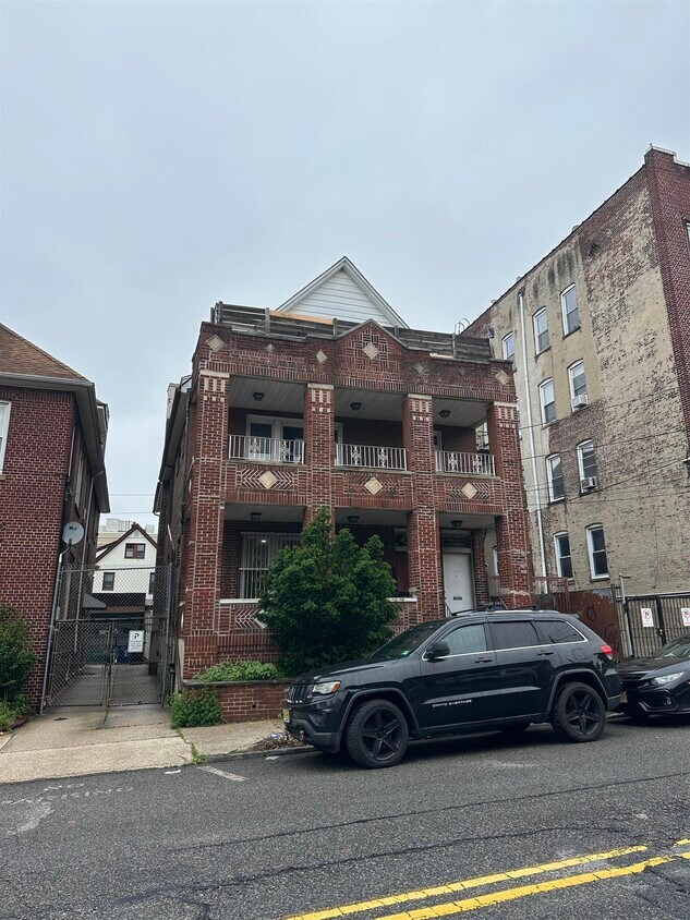 Primary Photo - 292 Stegman Pkwy