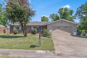 Building Photo - 811 S Riviera Dr