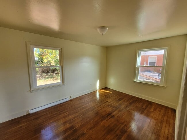 Building Photo - 3 Bedroom 1 Bathroom House