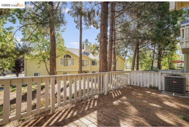 Building Photo - 807 Devonwood